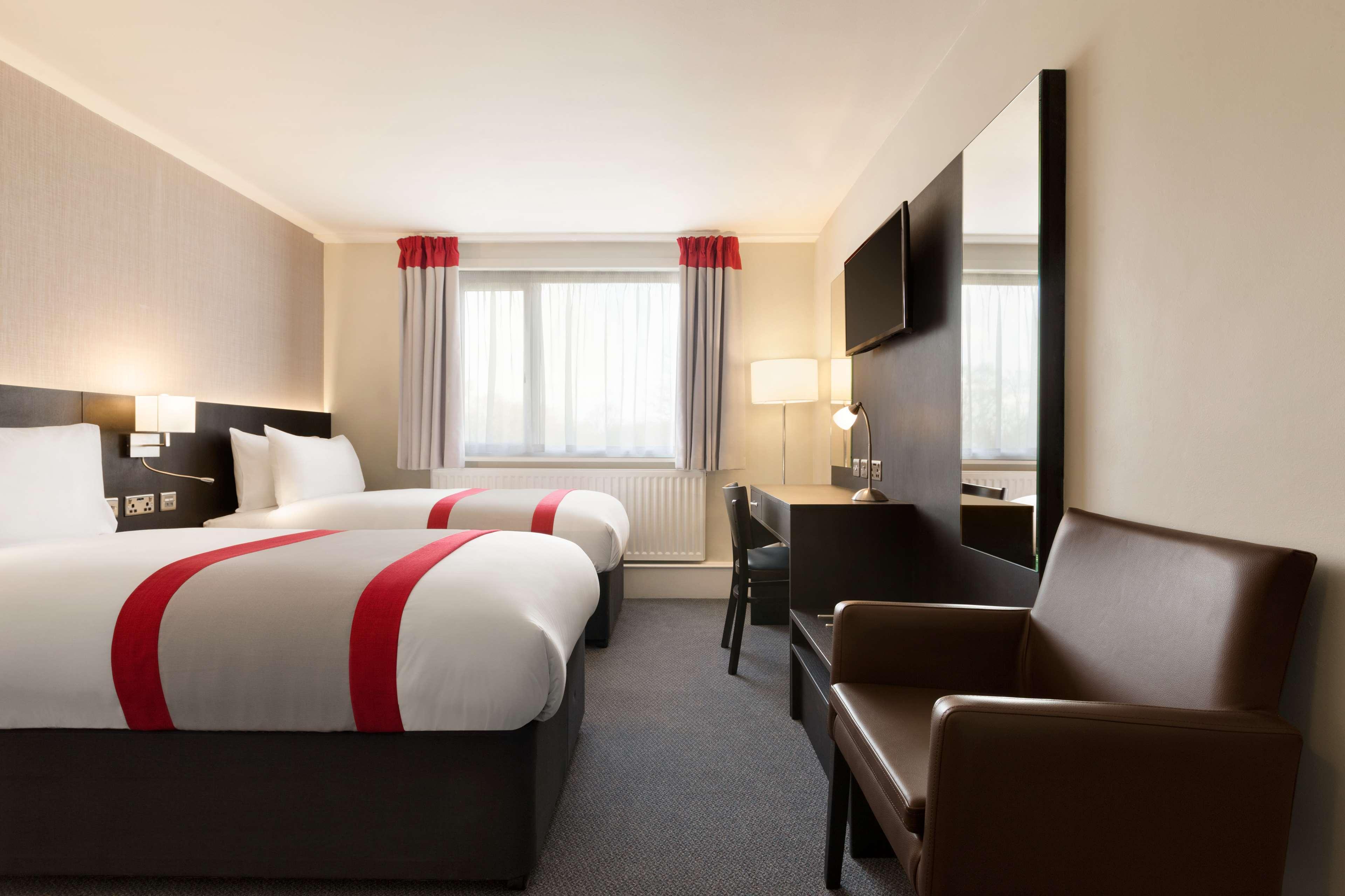 Ramada Chorley South Hotel Exterior foto
