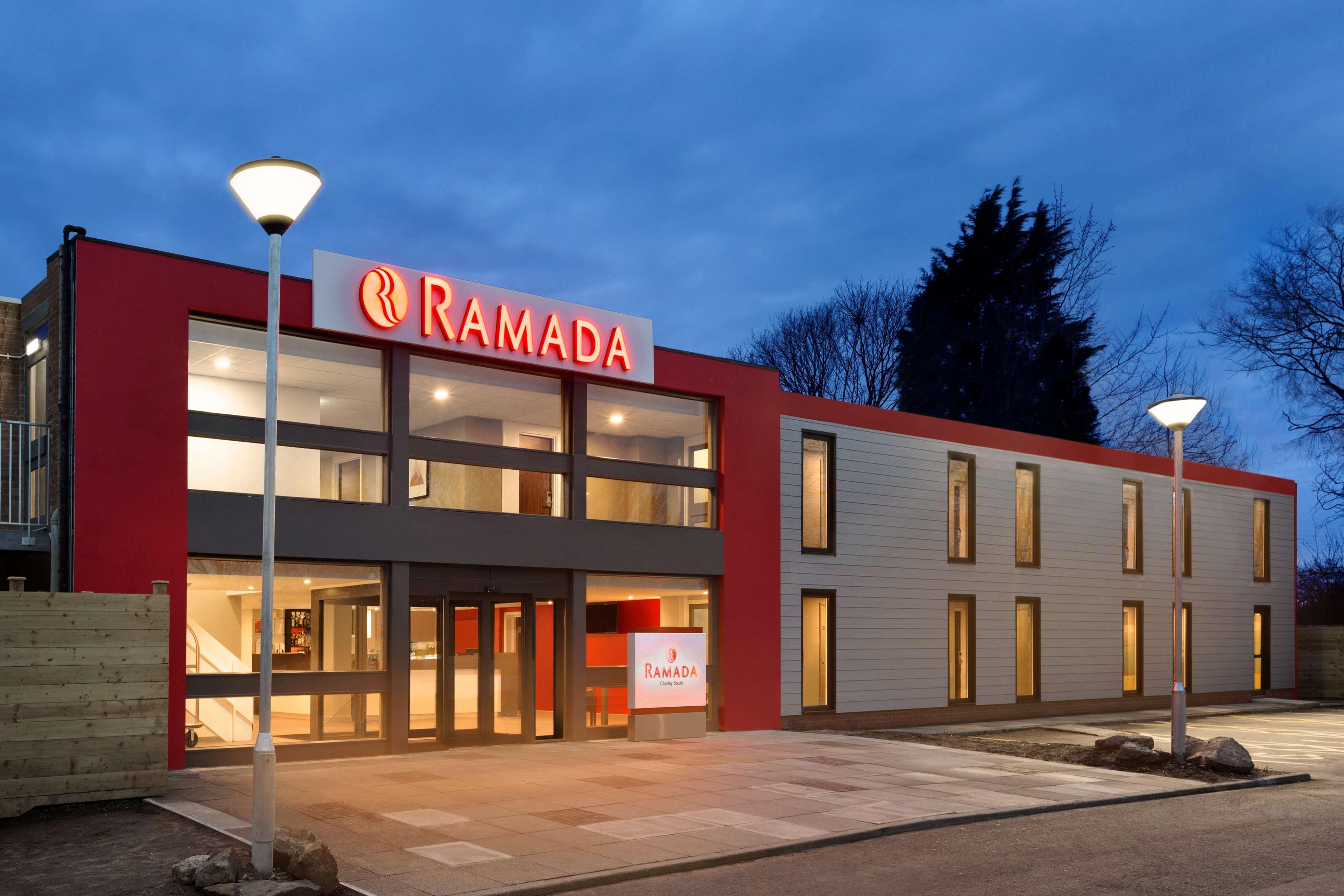 Ramada Chorley South Hotel Exterior foto