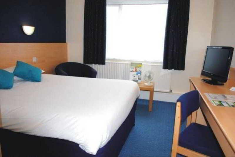 Ramada Chorley South Hotel Exterior foto